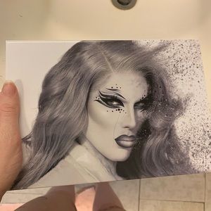 Jsc cremated palette barely used